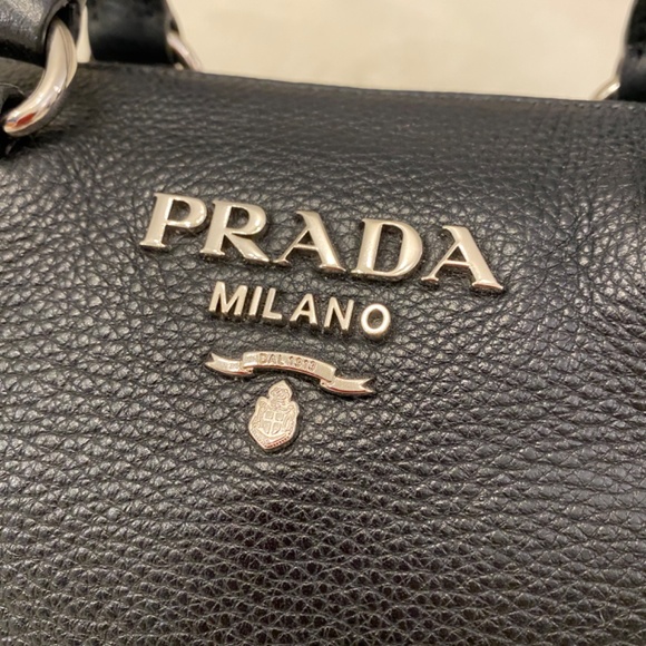 Authentic Prada vitello daino leather 3 way tote in black - Picture 2 of 15